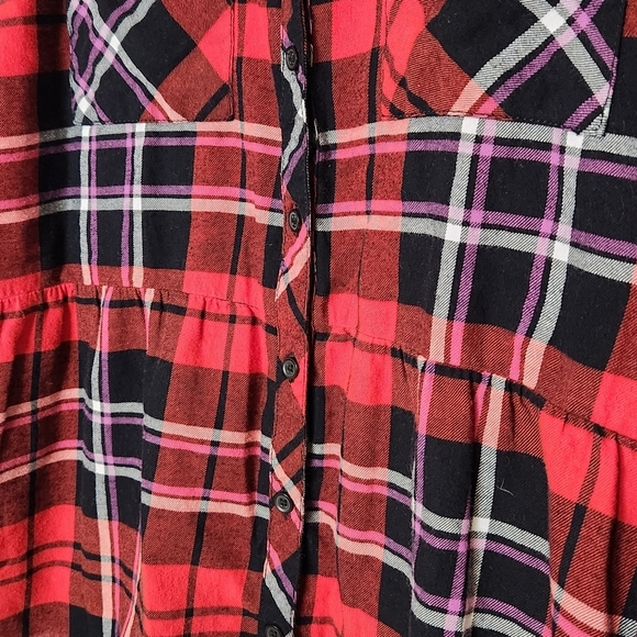 Braeve Flannel plaid peplum button down red black large - Picture 7 of 13